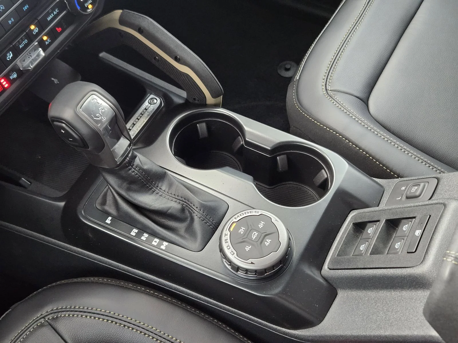 New 2025 Oxford White Ford Badlands® image 14