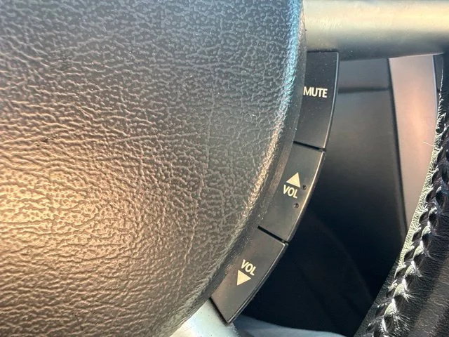 Used 2006 Blue Pontiac Base image 23