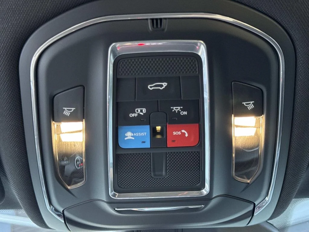 Used 2024 White Jeep Altitude image 22