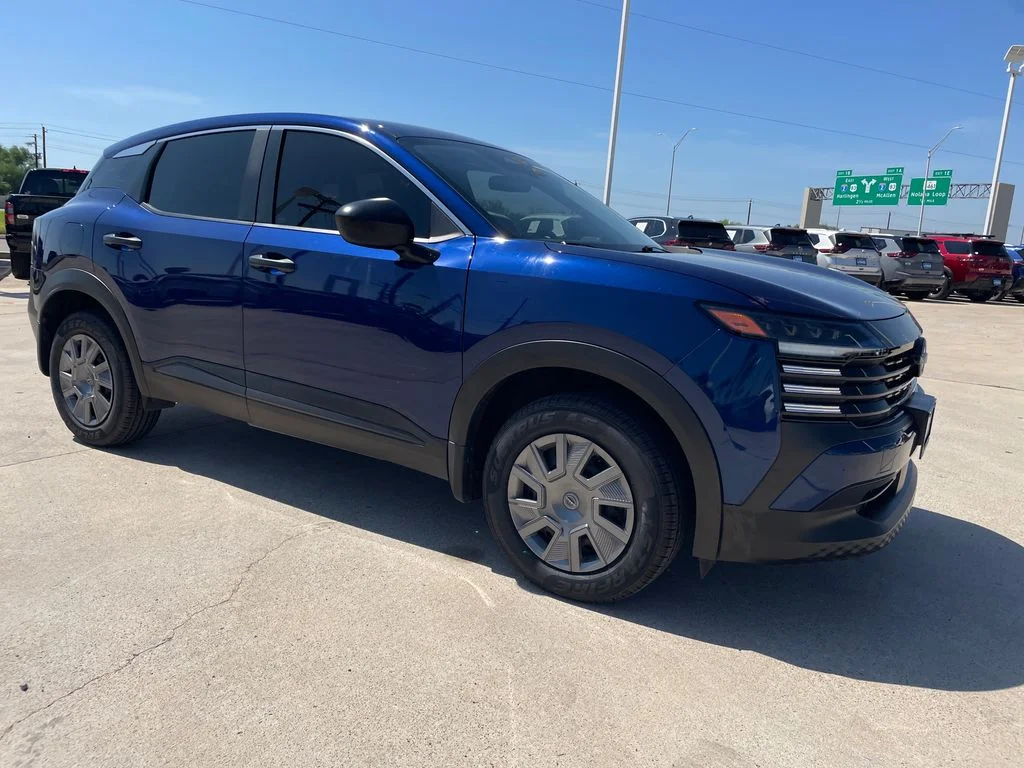 Used 2025 Blue Nissan S image 7