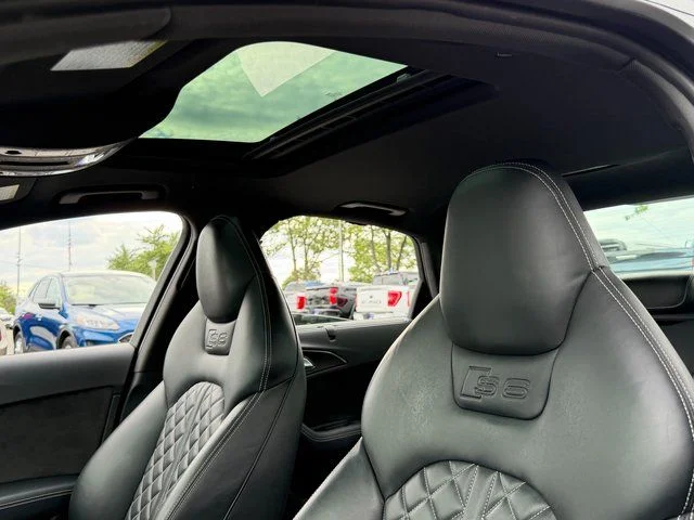 Used 2017  Audi 4.0T Prestige image 11