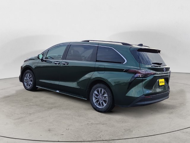Used 2025  Toyota XLE image 7