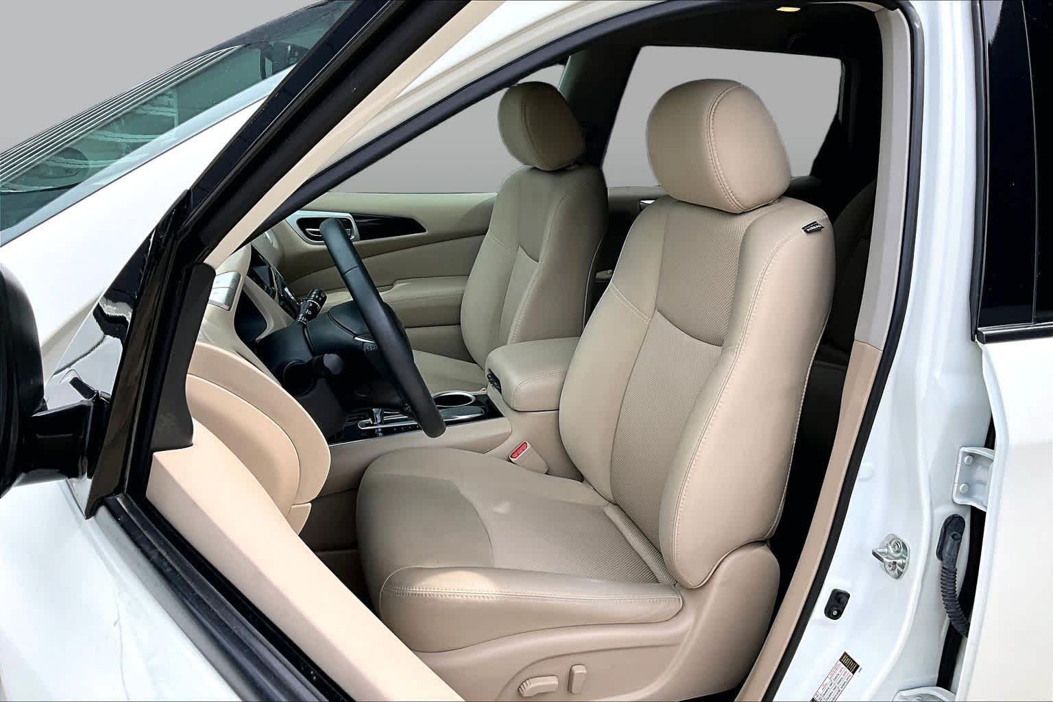 Pre-Owned 2018 Nissan Pathfinder SV
