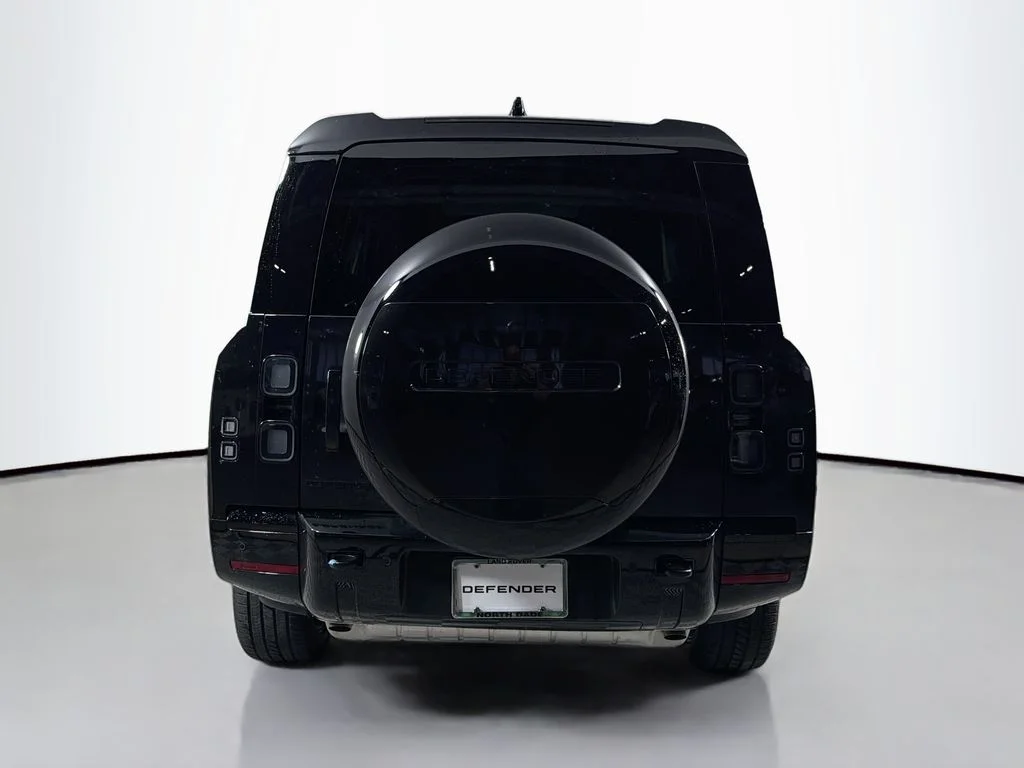 New 2026 Santorini Black Land Rover X-Dynamic SE image 6