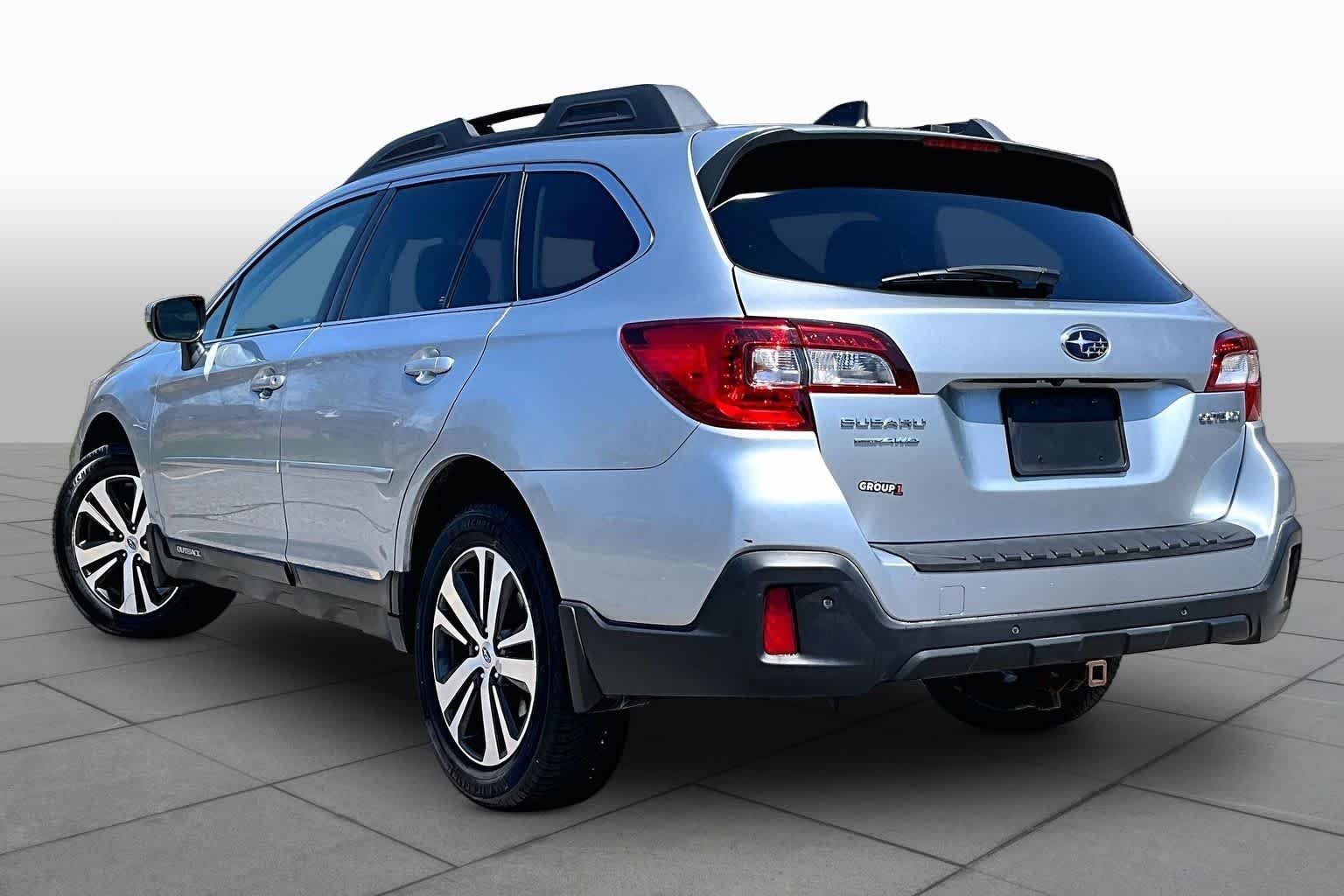 Used 2018 Ice Silver Metallic Subaru Limited image 12