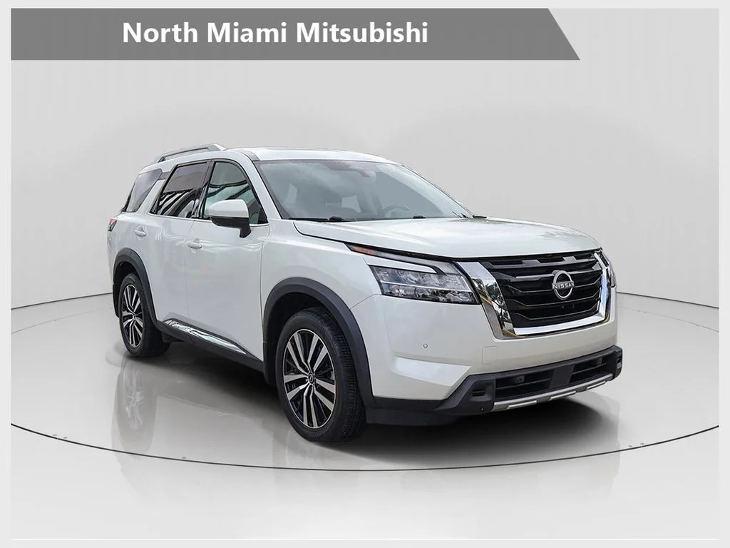 Used 2024 White Nissan Platinum image 1