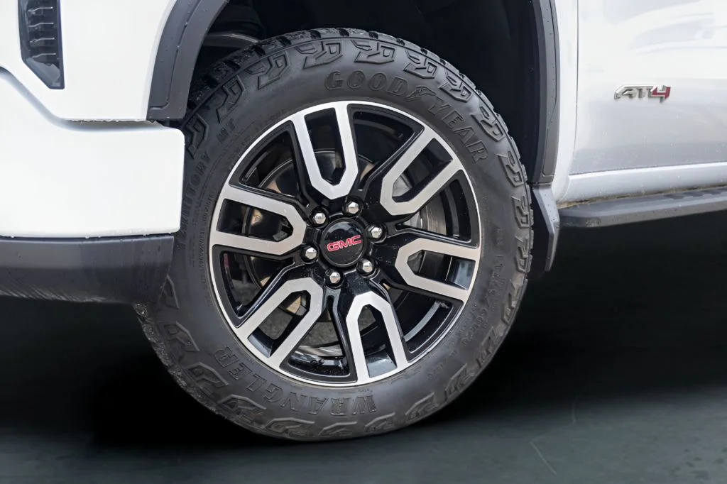 Used 2024 White GMC AT4 image 4