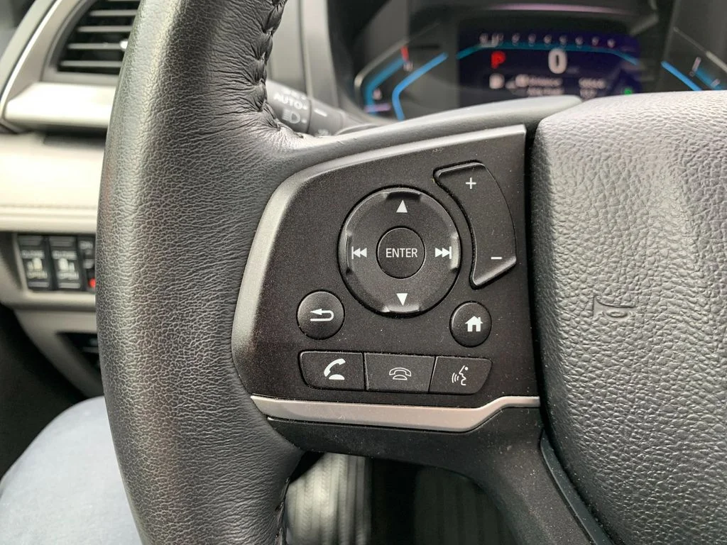 Used 2022 Silver Honda EX-L image 28