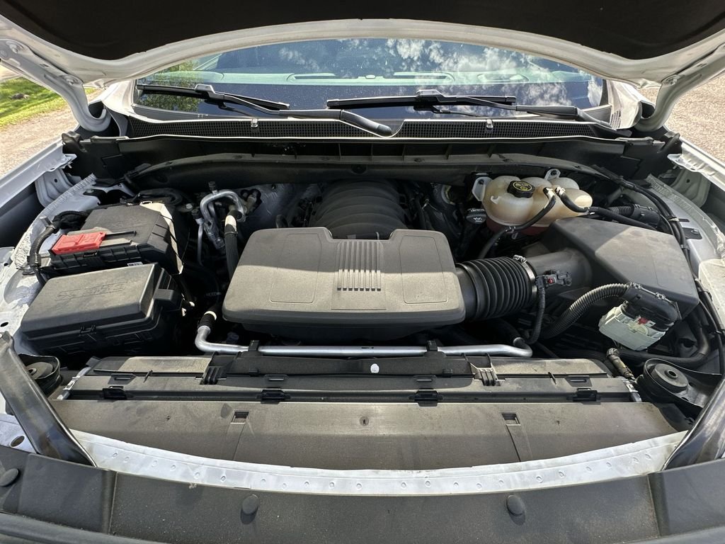 Used 2023 White Chevrolet Z71 image 27