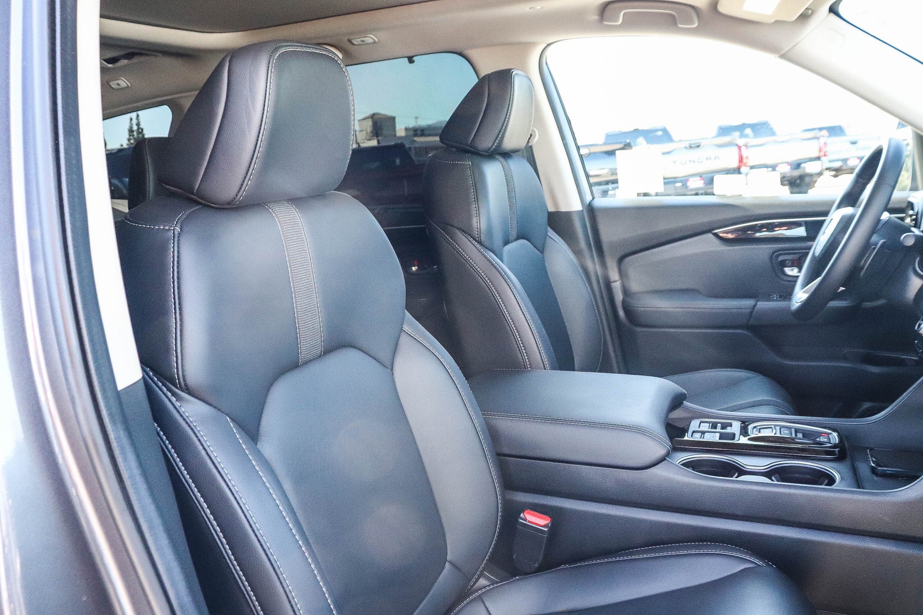 Used 2025 Modern Steel Metallic Honda Touring image 18