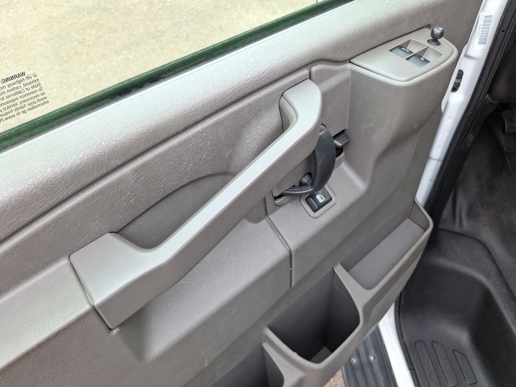 2023 Chevrolet Express Passenger LS - Photo 14