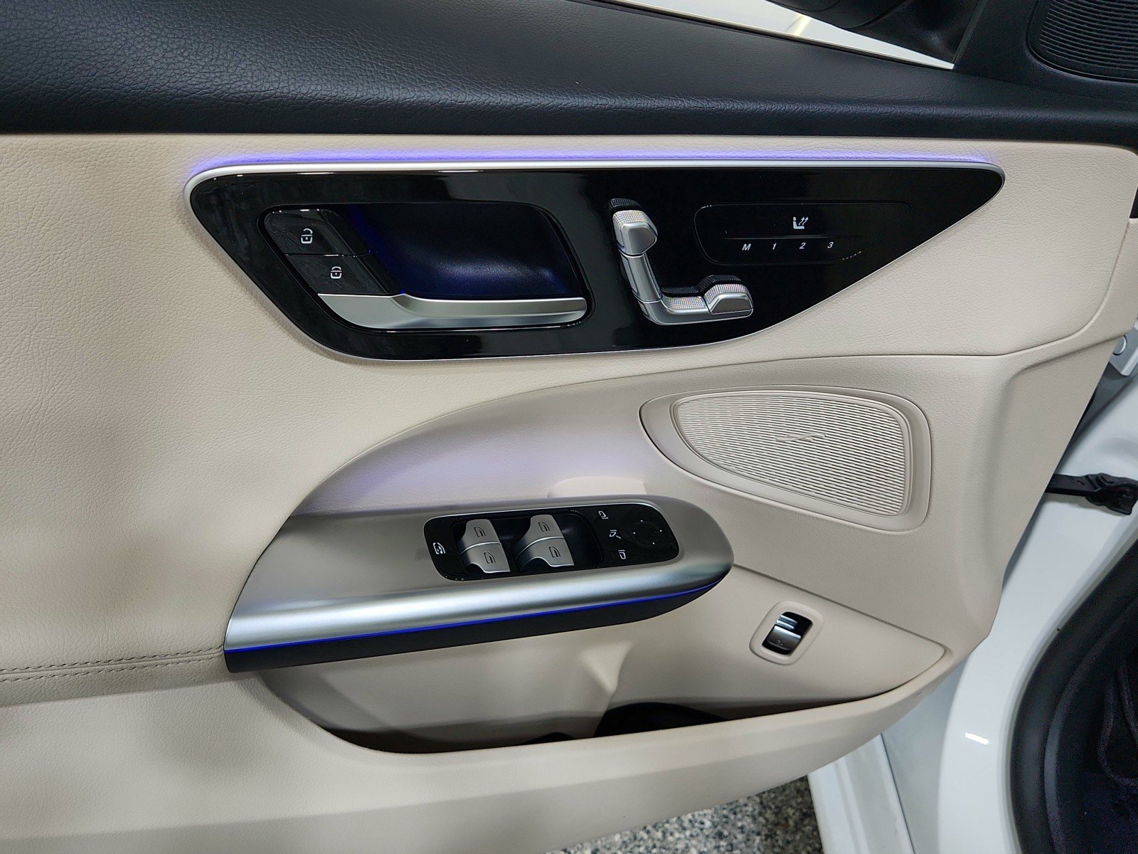 Used 2022 Polar White Mercedes-Benz C 300 image 25