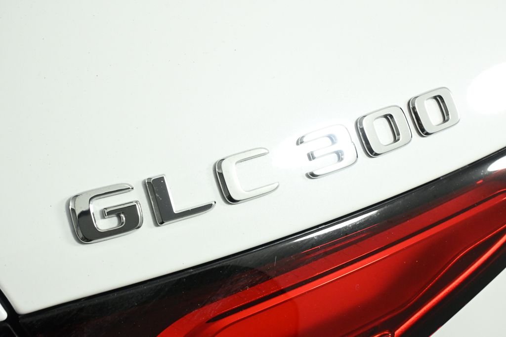 New 2026 MANUFAKTUR Moonlight White Metallic Mercedes-Benz GLC 300 image 27