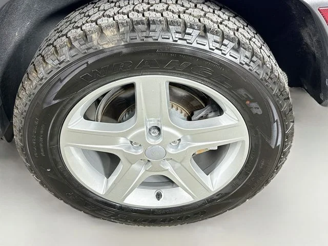 Used 2021 Eiger Grey Metallic Land Rover SE image 33