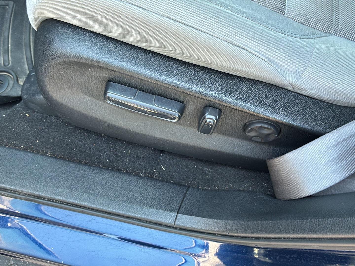 Used 2017  Honda EX image 6
