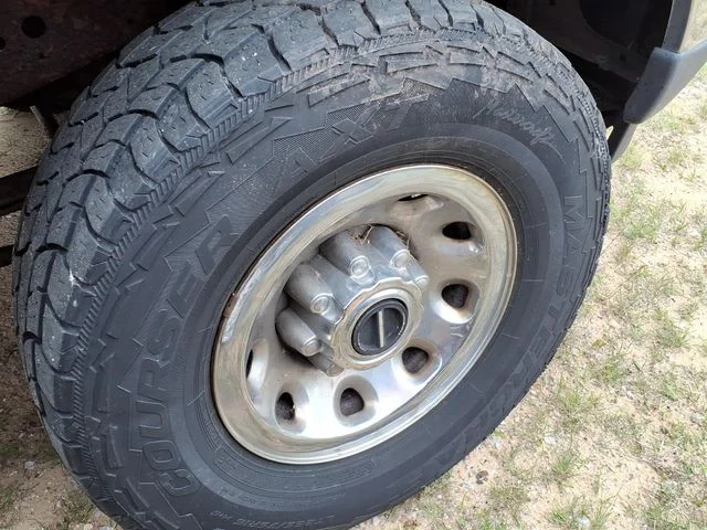 Used 2002 Red Ford XLT image 9