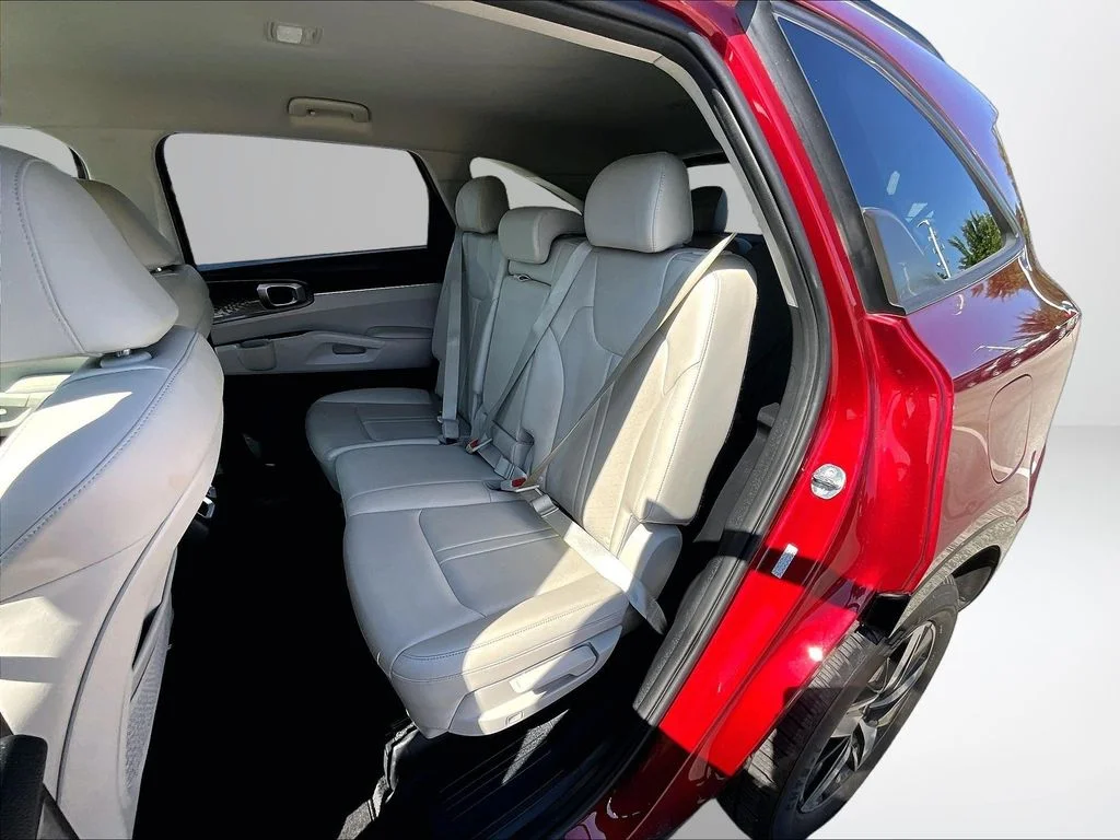 Used 2023 Red Kia S image 27