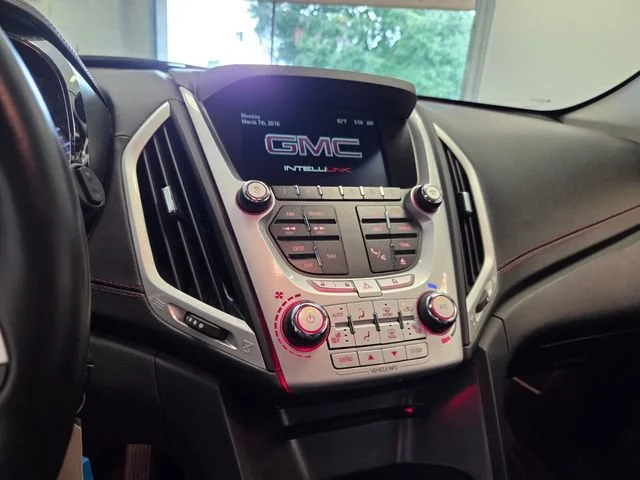 Used 2015 CRYSTAL RED TINTCOAT GMC Denali image 26