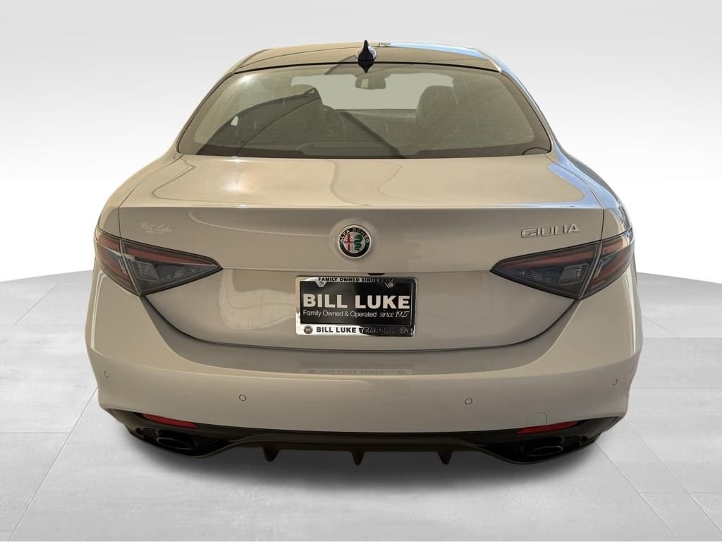 New 2025 Moonlight Gray Metallic Exterior Paint Alfa Romeo Base image 6