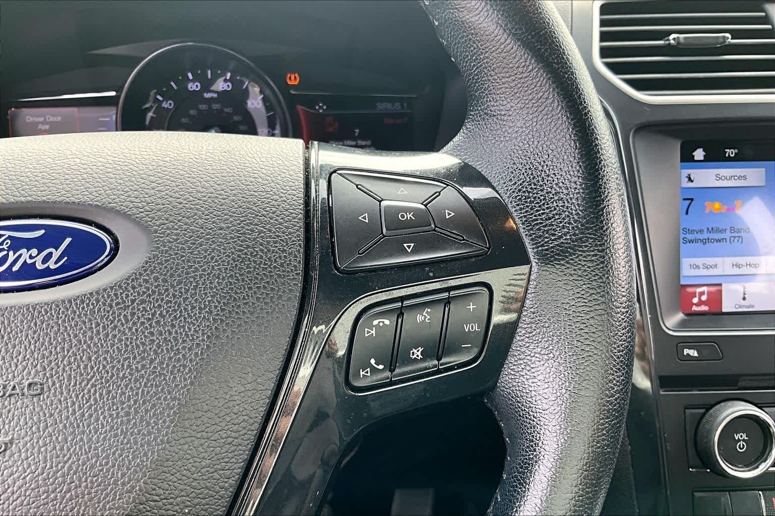 Used 2017 White Platinum Metallic Tri-Coat Ford XLT image 23