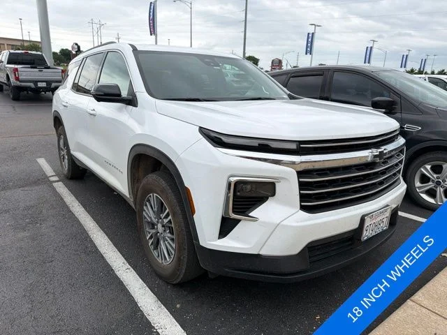 Used 2025 Summit White Chevrolet LT image 3