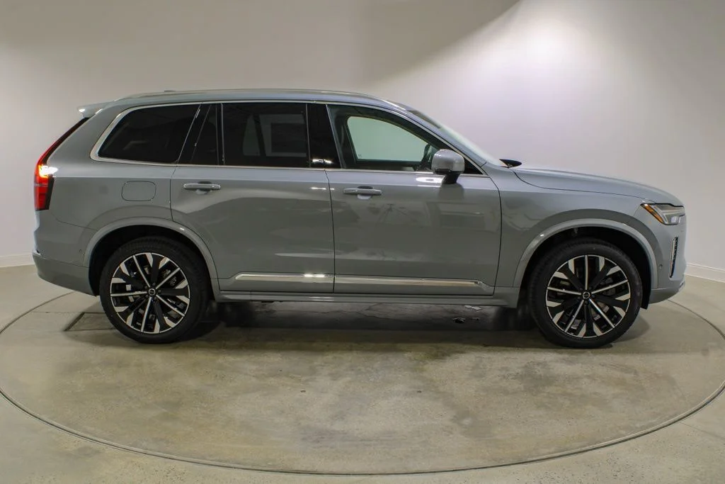 New 2026 Gray Metallic Volvo T8 Plus image 6