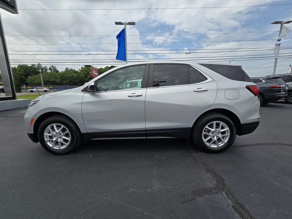 Used 2022 Silver Ice Metallic Chevrolet LT image 4