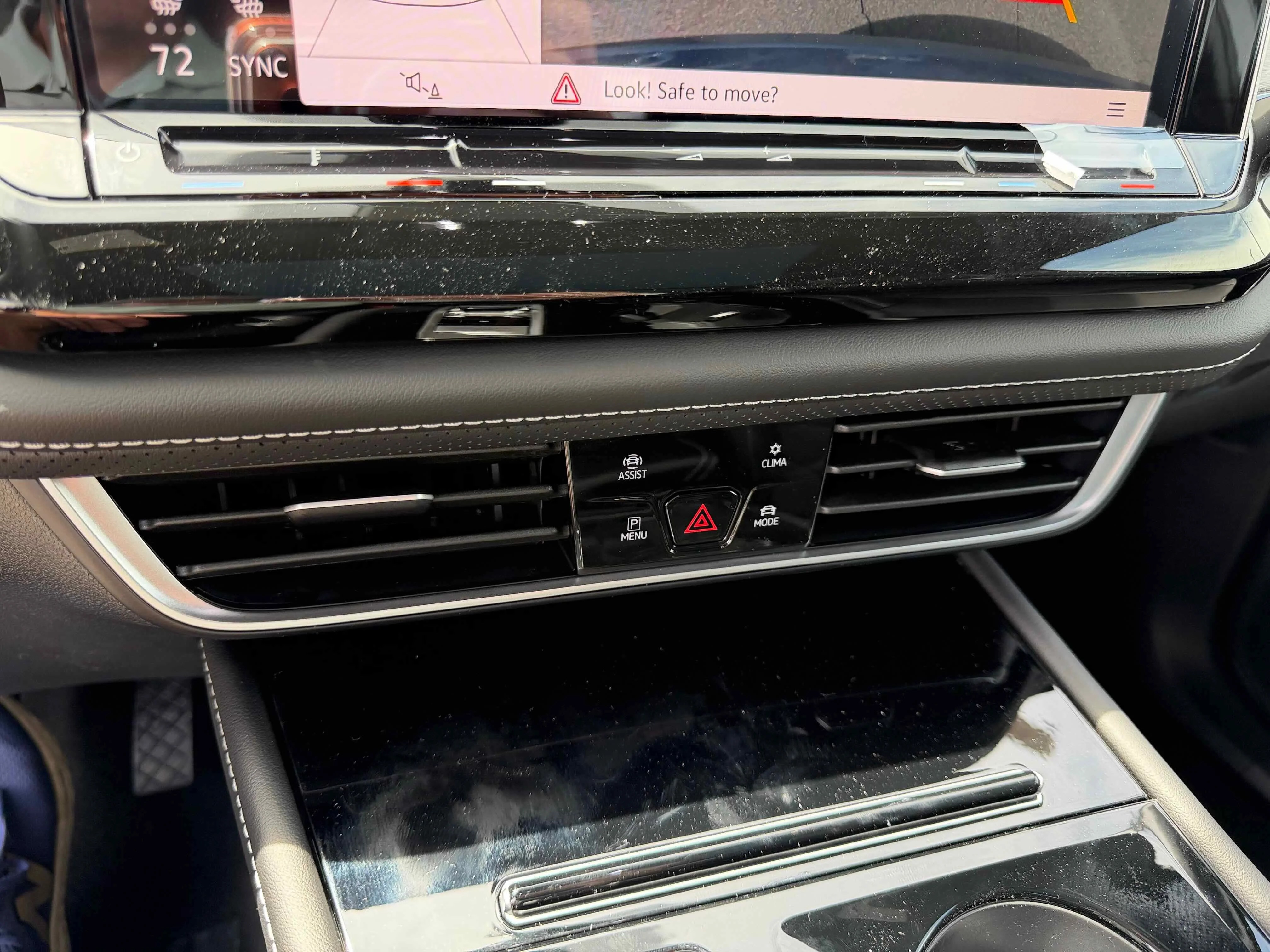 New 2026 Silver Mist Volkswagen 2.0T SE w/Technology image 22