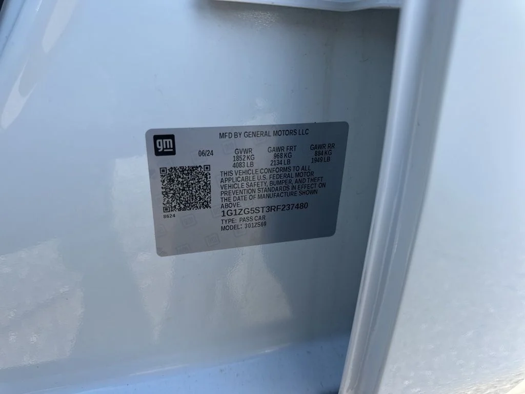 Used 2024 White Chevrolet RS image 33
