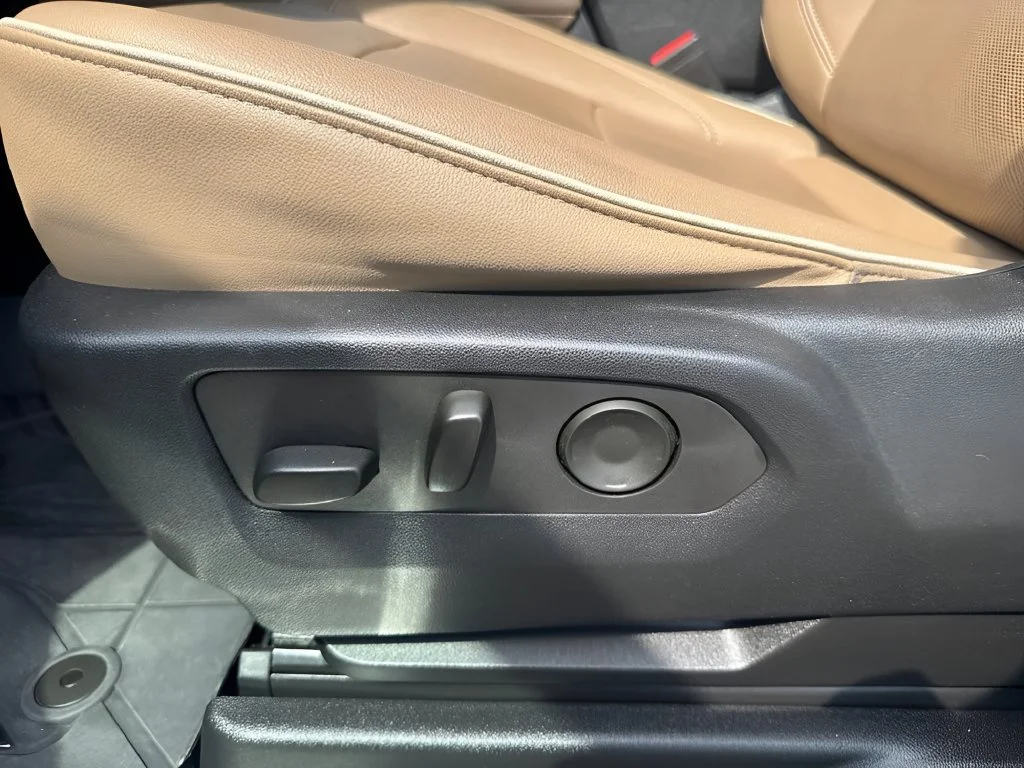 Used 2023 SUMMIT WHITE Chevrolet Premier image 12