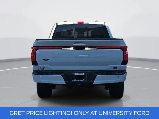Used 2023 White Ford Lariat image 4