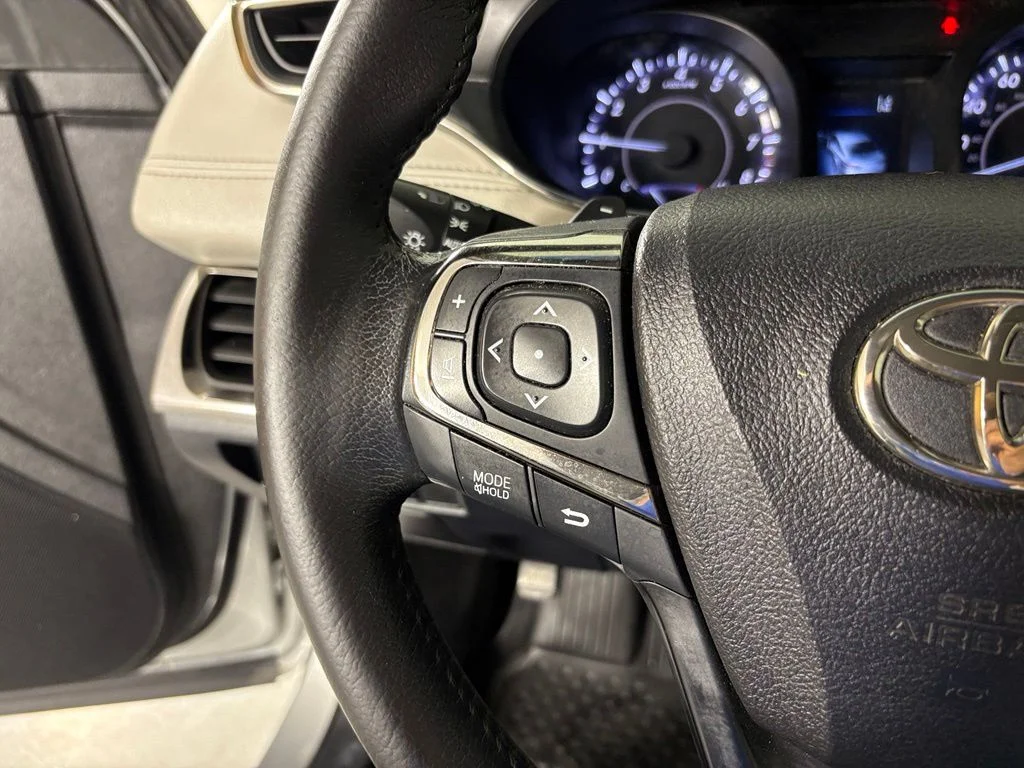 Used 2018 Silver Toyota XLE image 20