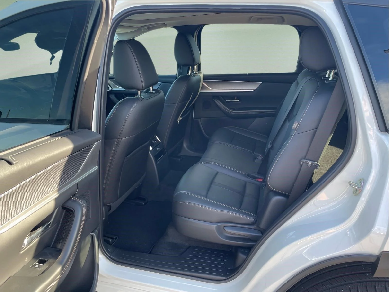 Used 2025 Rhodium White Premium Mazda Premium Package image 13