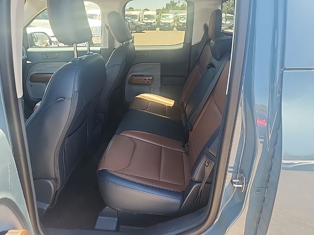 Used 2022  Ford Lariat image 19