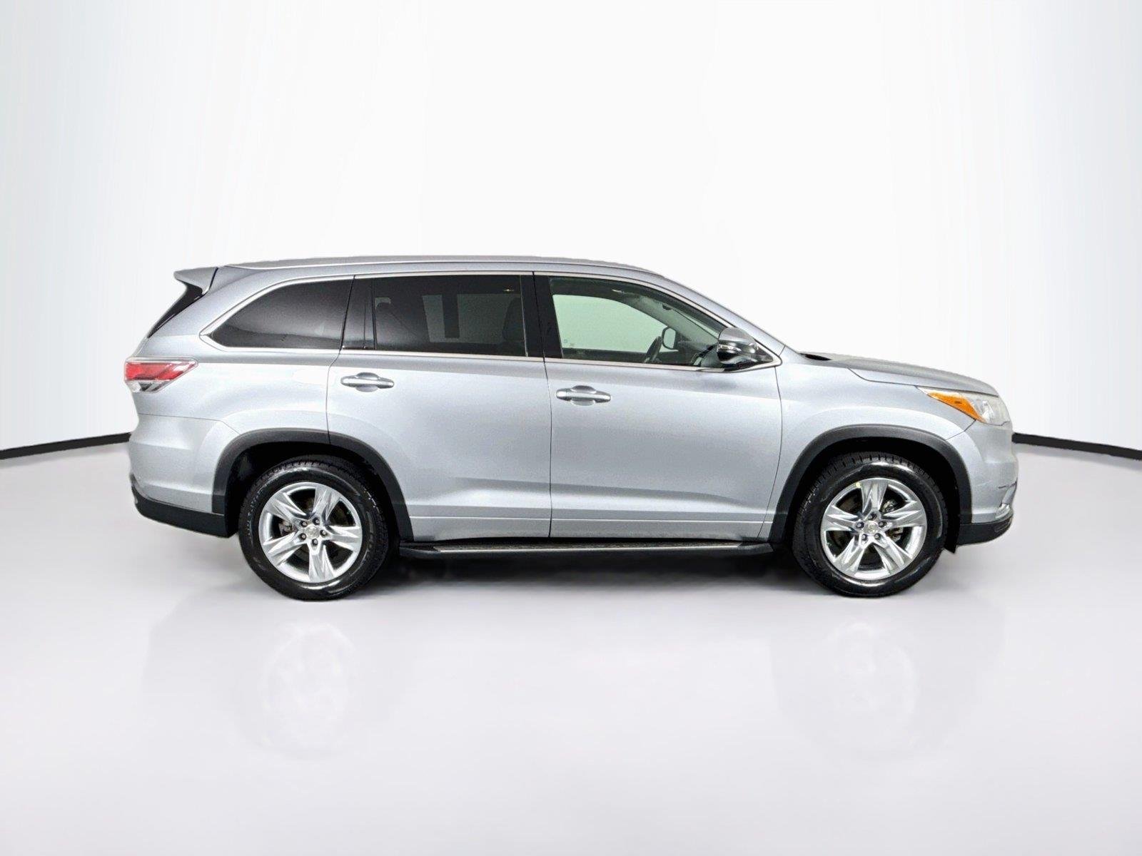 Used 2015 Silver Sky Metallic Toyota Limited image 10