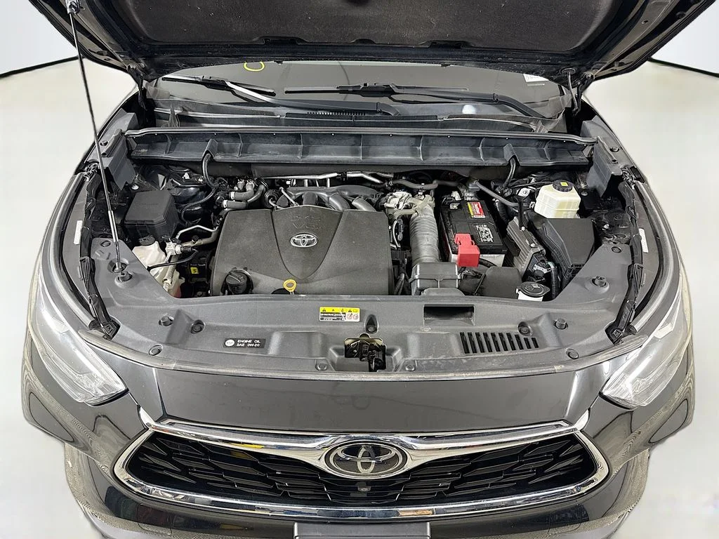 Used 2021 Black Toyota Platinum image 31