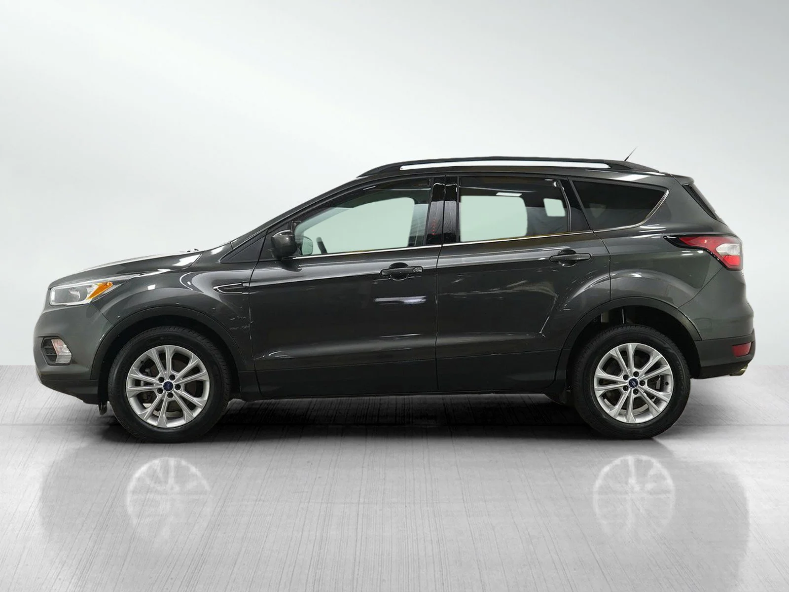 Used 2018 Ford Escape SE with VIN 1FMCU0GD1JUA85379 for sale in White Bear Lake, Minnesota