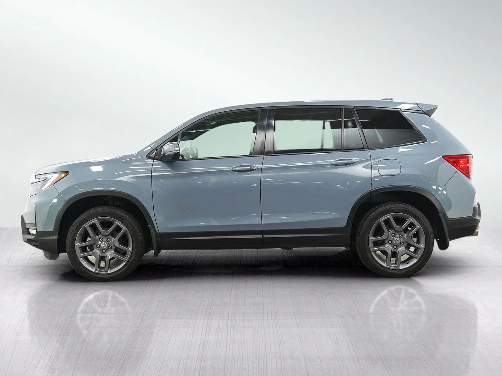 Used 2023 Honda Passport EX-L with VIN 5FNYF8H51PB002366 for sale in Burnsville, Minnesota