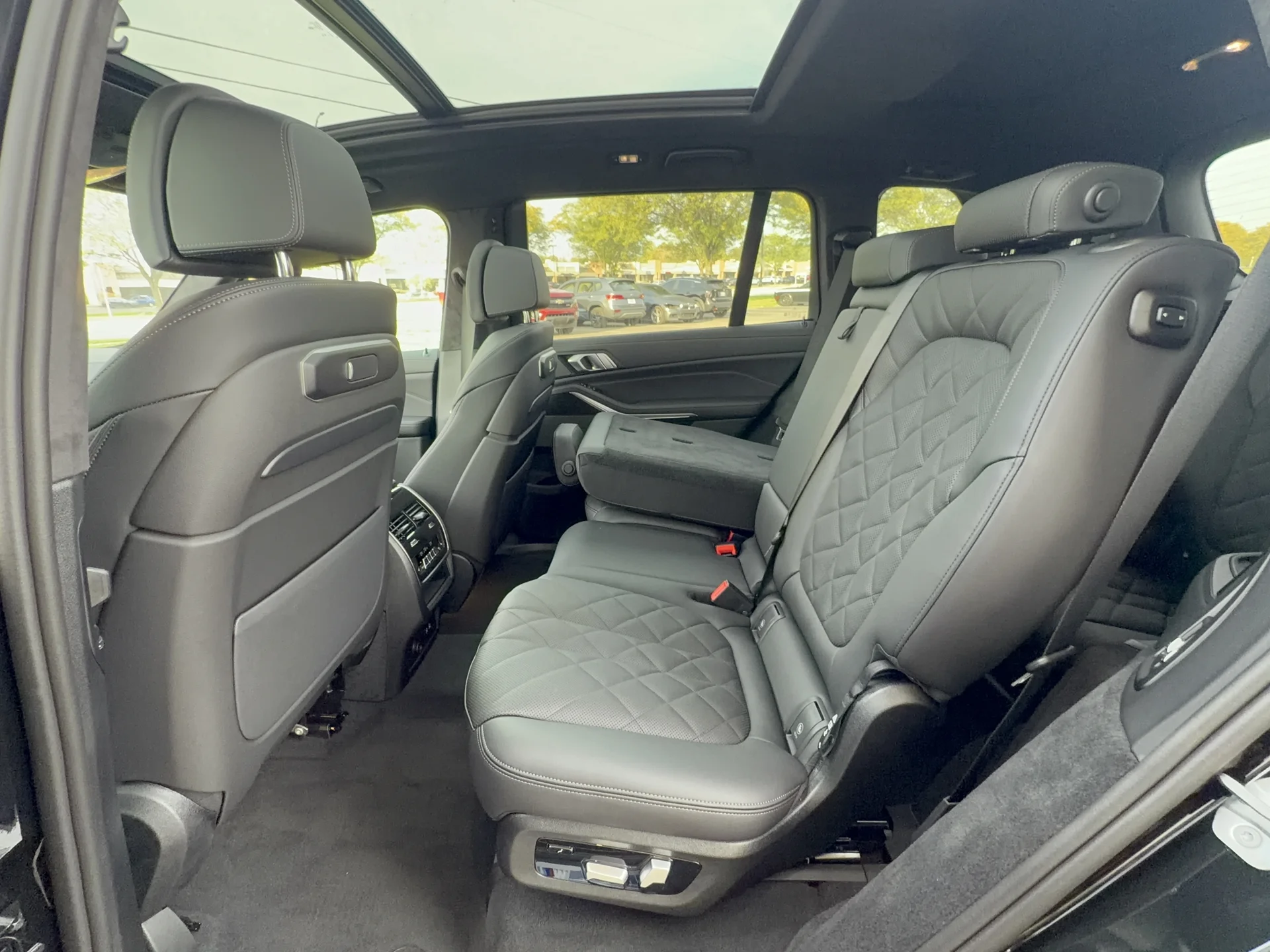 New 2027 Black Sapphire Metallic BMW xDrive40i image 29