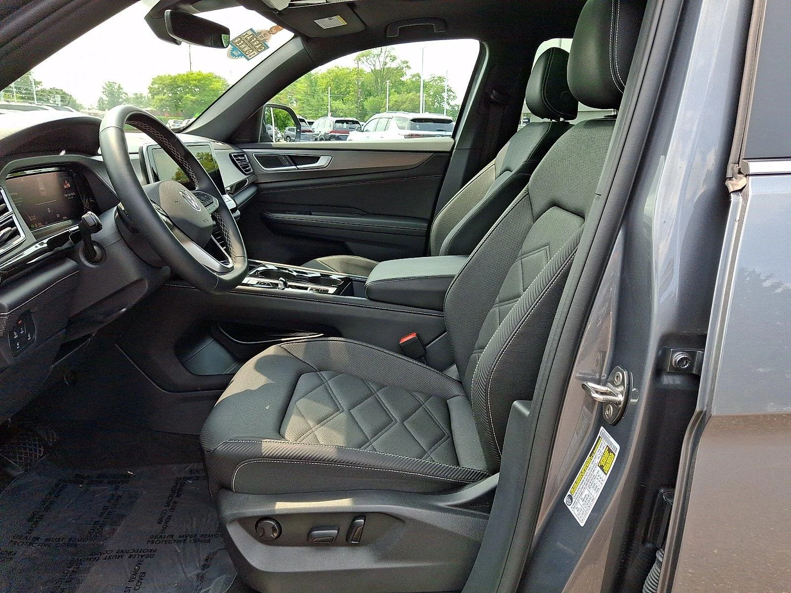 New 2025 Platinum Gray Metallic Volkswagen 2.0T SE w/Technology image 13