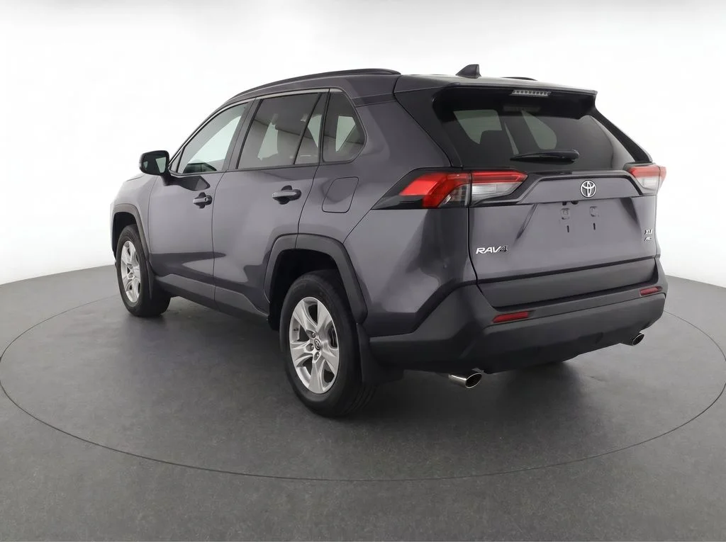 Used 2020 Gray Toyota XLE image 6