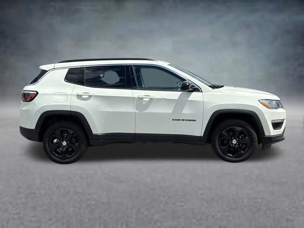Used 2019 White Clearcoat Jeep Latitude image 7