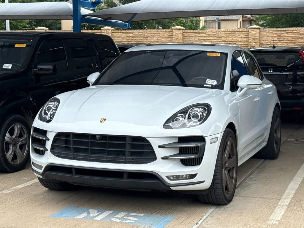 2016 Porsche Macan Turbo's photo