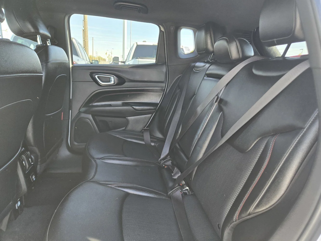 Used 2025 Bright White Clearcoat Jeep Trailhawk image 28