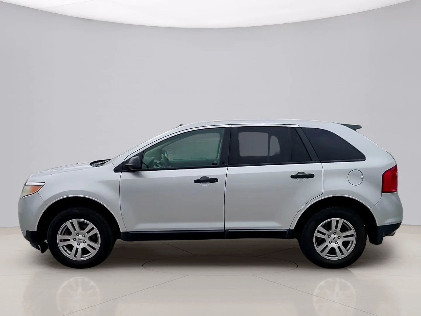 Used 2011 Silver Ford SE image 2