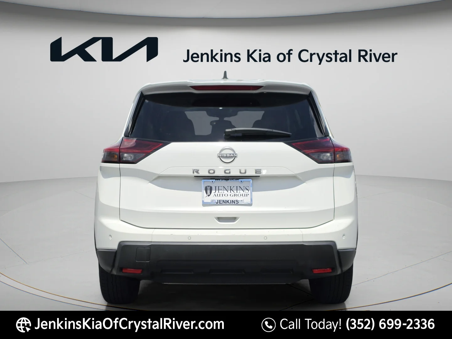 Used 2024 Glacier White Nissan S image 6