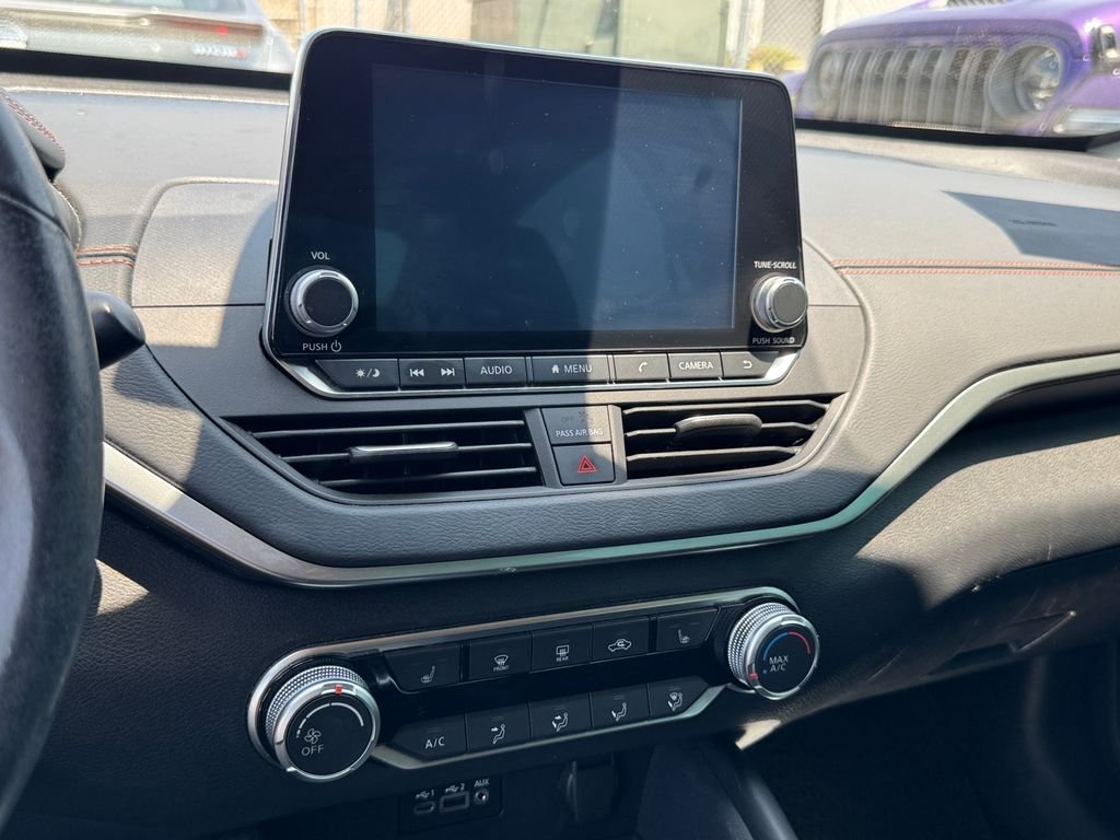 Used 2022 White Nissan 2.5 SR image 24