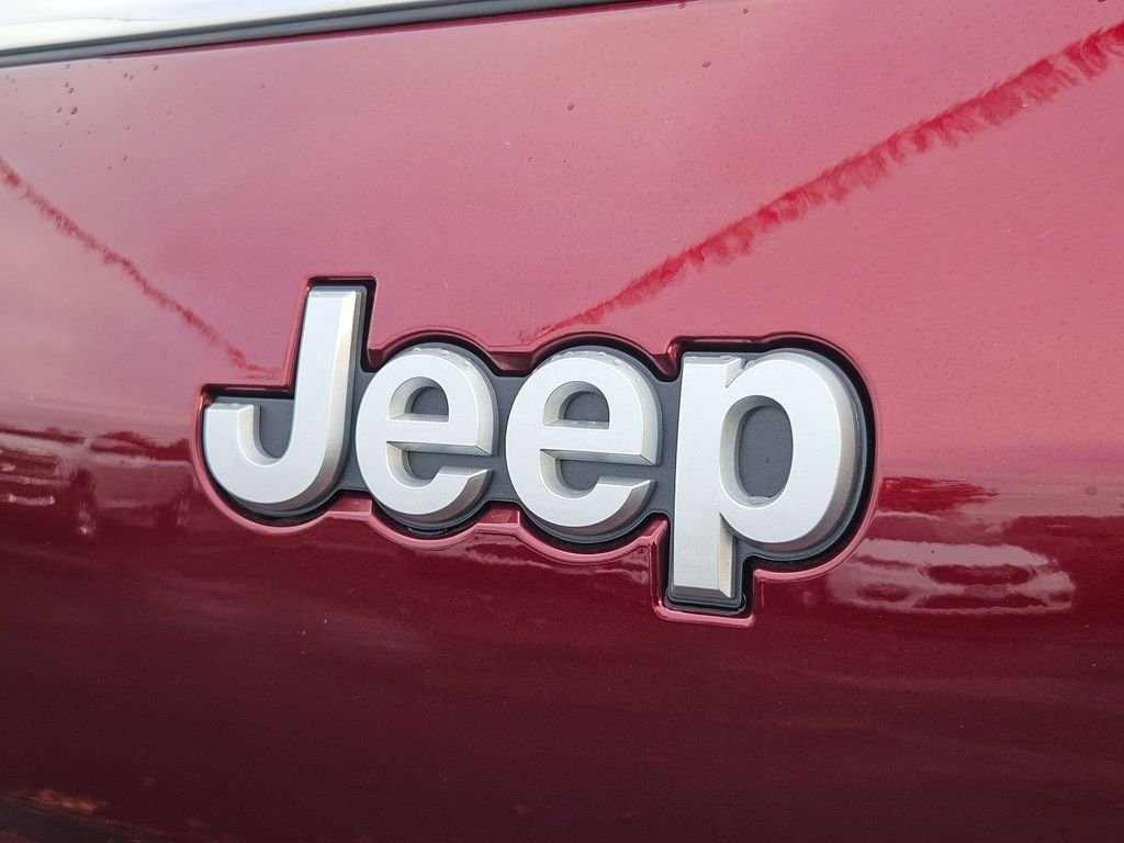 New 2025 Velvet Red Pearl-Coat Exterior Paint Jeep Limited image 32