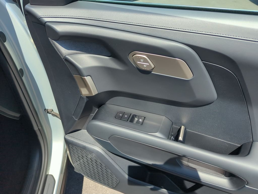 New 2027 Ivory Silver Kia EX image 38