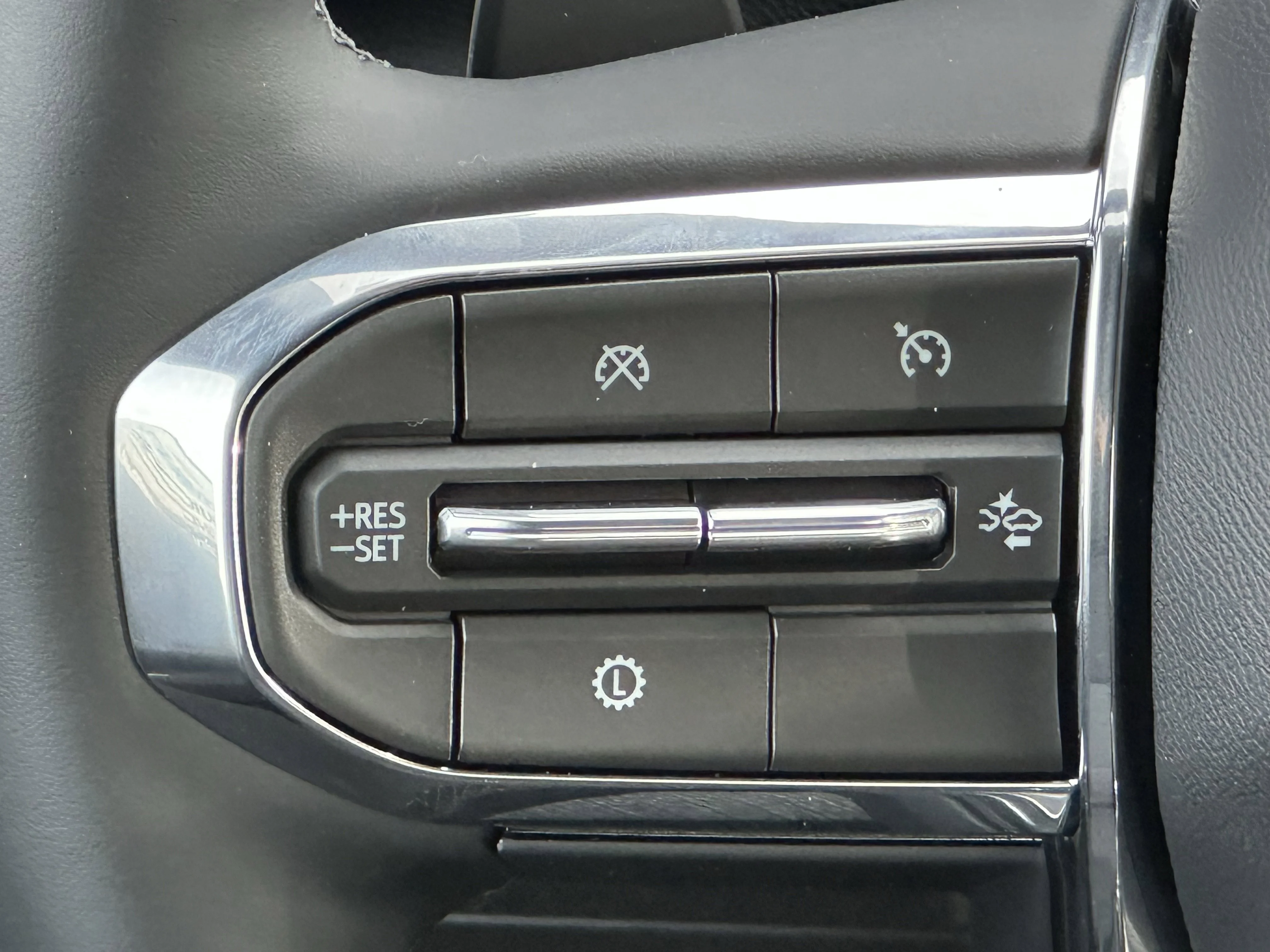 New 2026 Summit White GMC Elevation image 12